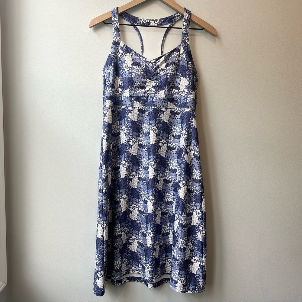 Freemotion active dress size medium